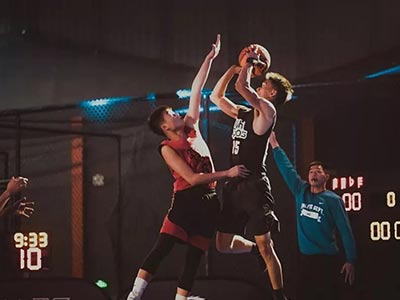 973